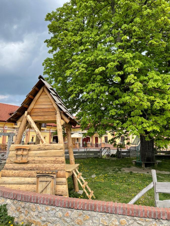 Kastely Grof Zichy Hotell Haniska Exteriör bild