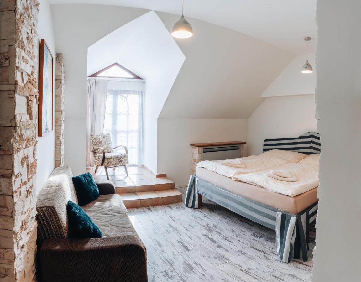 Kastely Grof Zichy Hotell Haniska Exteriör bild